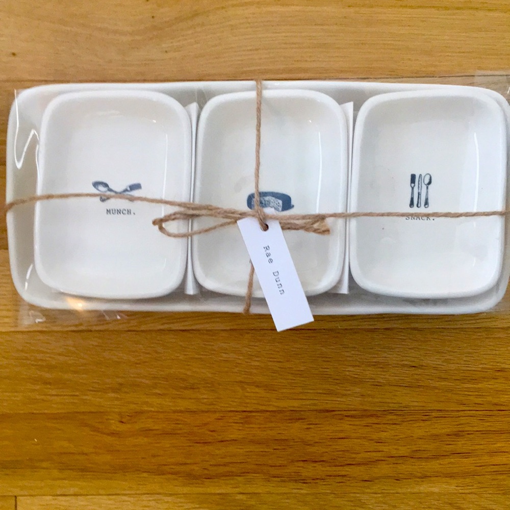 Rae Dunn 4-piece snack serving tray